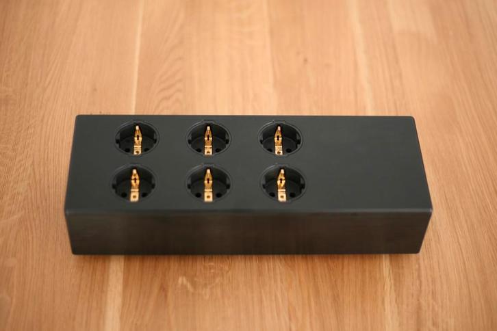 Hi-Fi Stekkerblok - Furutech FI-E30 (G) - Sterbedraad, Muziek en Instrumenten, Kabels en Stekkers, Gebruikt, Apparatuur, Ophalen of Verzenden