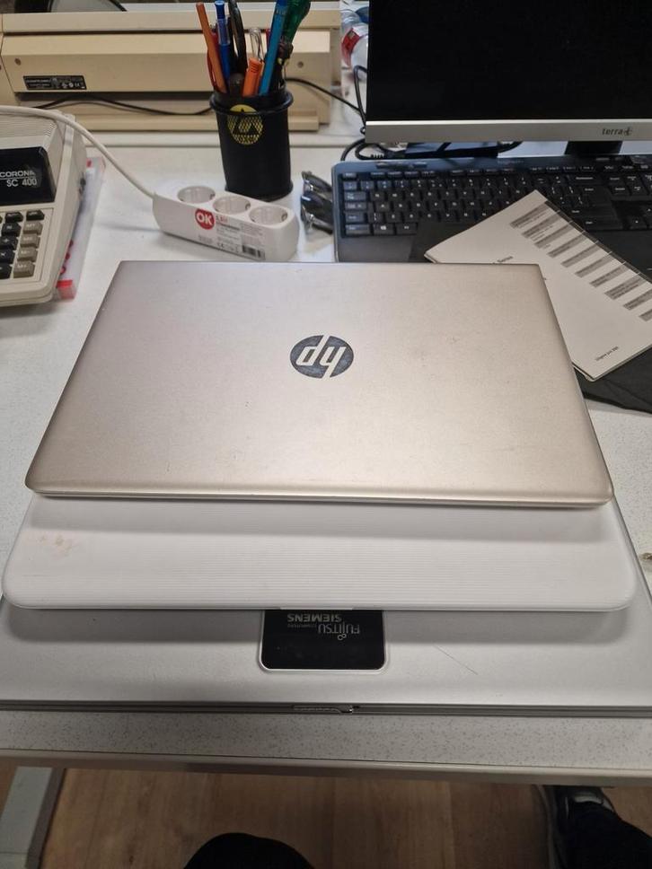 1 x Fujitsu ,2x HP 14" Laptop 1 laptop heeft een schermbreuk, Computers en Software, Windows Laptops, Gebruikt, 14 inch, SSD, 2 tot 3 Ghz