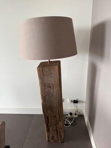 Unieke staande lamp genaakt uit antieke spoorbiels beschikbaar voor biedingen
