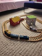 Houten autoweg ziekenhuis, brandweerkazerne, auto's, trein, Kinderen en Baby's, Speelgoed | Houten speelgoed, Ophalen of Verzenden