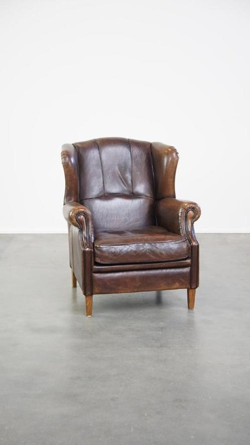 Comfortabele en stoere oorfauteuil gemaakt van schapenleer, Huis en Inrichting, Fauteuils, Gebruikt, Leer, 75 tot 100 cm, 75 tot 100 cm