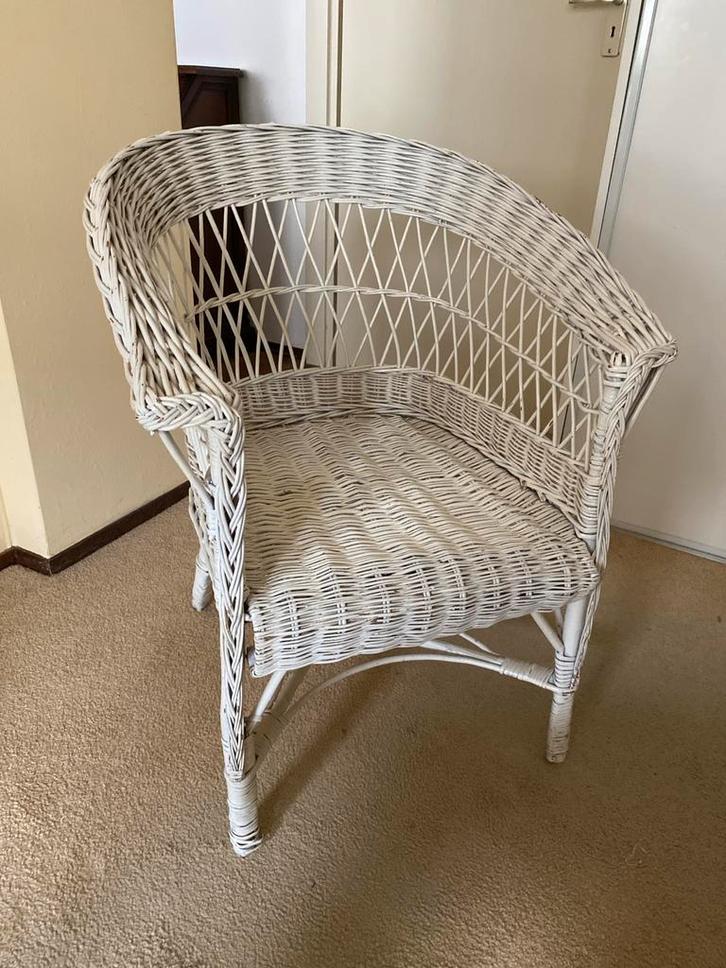 Witte Rieten Stoel - Vintage Charme, Antiek en Kunst, Antiek | Meubels | Stoelen en Banken, Ophalen of Verzenden