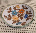 Flora Gouda plateel schaal 1502 Irene bijna gratis, Antiek en Kunst, Antiek | Keramiek en Aardewerk, Ophalen of Verzenden