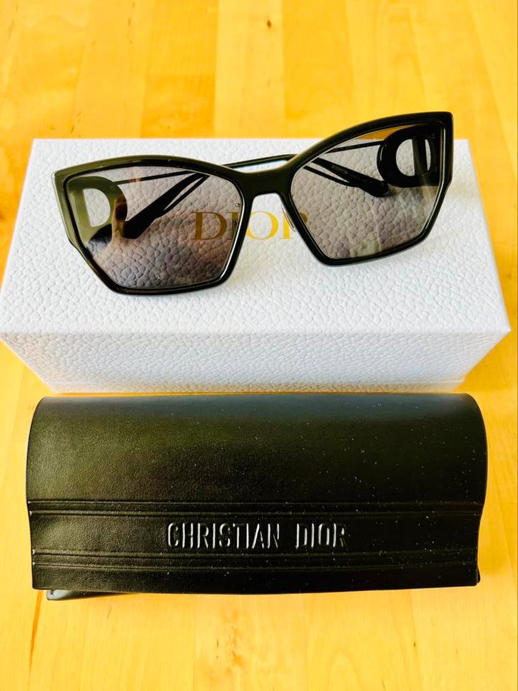 Dior dameszonnebril – nieuw en compleet met accessoires, Sieraden, Tassen en Uiterlijk, Zonnebrillen en Brillen | Dames, Nieuw