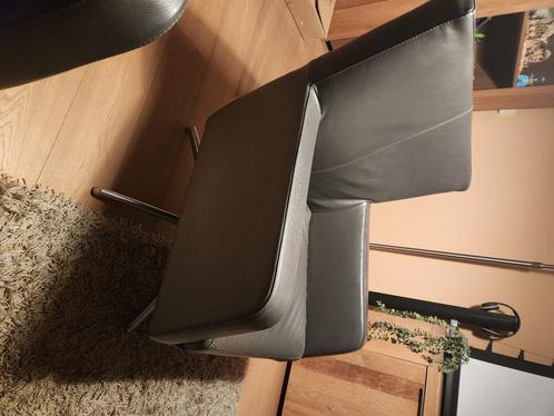 Fauteuil, Huis en Inrichting, Fauteuils, Zo goed als nieuw, Leer, Metaal, 50 tot 75 cm, Minder dan 75 cm, Ophalen