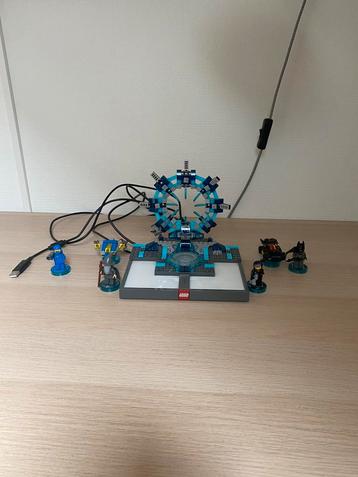 LEGO Dimensions Portaal + 4 figuurtjes + 2 voertuigen beschikbaar voor biedingen