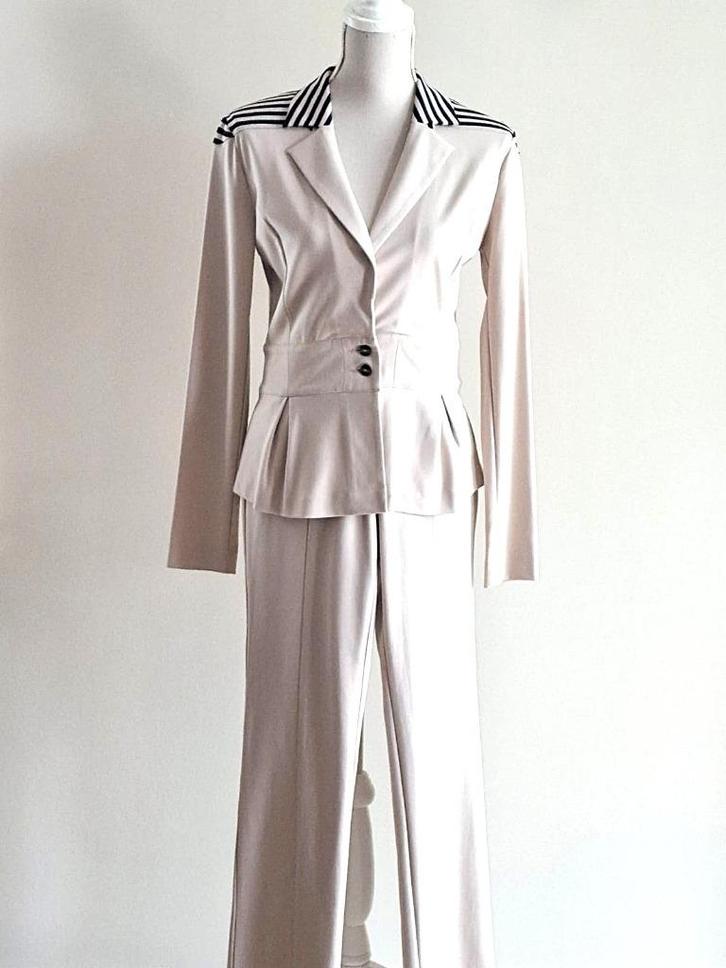 Casual beige 3 delig  business suit, Kleding | Dames, Jasjes, Kostuums en Pakken, Nieuw, Kostuum of Pak, Maat 36 (S), Beige, Verzenden