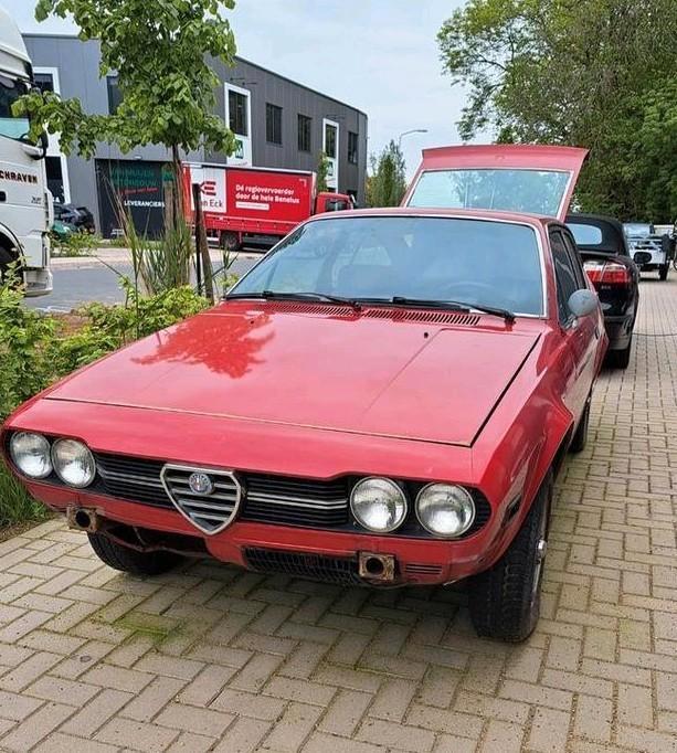 ALFA ROMEO GTV ALFETTA GT 2.0 1976 restauratie project, Auto's, Oldtimers, Alfa Romeo, Benzine, Coupé, Handgeschakeld, Rood, Zwart