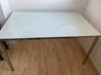 Gratis! Mooie tafel / bureau van glas en metaal, Huis en Inrichting, Bureaus, Ophalen, Zo goed als nieuw