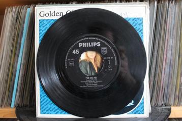 7" Single Esther Ofarim - T'en Vas Pas / La Cite De Mon Coeu beschikbaar voor biedingen