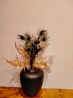 Prachtige vaas met kunstbloemen en pauwenveren, Huis en Inrichting, Woonaccessoires | Vazen, Overige kleuren, Ophalen of Verzenden