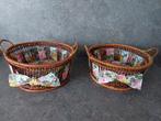 2 Gevlochten Mandjes met Stoffen Applicatie, Huis en Inrichting, Woonaccessoires | Schalen en Manden, Ophalen of Verzenden, Zo goed als nieuw
