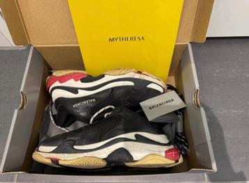 Balenciaga Triple S beschikbaar voor biedingen