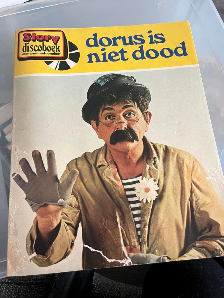 Boek met grammafoonplaat Doris is niet dood, Antiek en Kunst, Ophalen of Verzenden