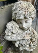 stenen tuinbeeld voorzien van een jongentje met zijnhondje, Tuin en Terras, Ophalen, Gebruikt, Mensenbeeld