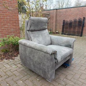 Fauteuil met elektrische bediening, grijze Alcantara beschikbaar voor biedingen