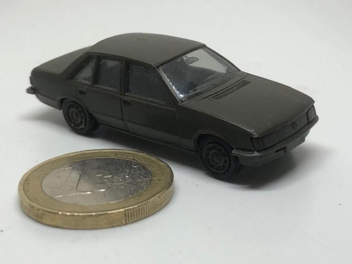 Opel Rekord E1 Berlina 2,0 Legergroen, Herpa, Hobby en Vrije tijd, Modelauto's | 1:87, Gebruikt, Auto, Herpa, Ophalen of Verzenden
