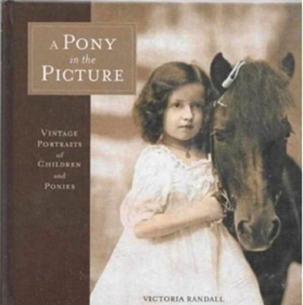 Victorial Randall A pony in the picture, Boeken, Kunst en Cultuur | Fotografie en Design, Zo goed als nieuw, Fotografen, Ophalen of Verzenden
