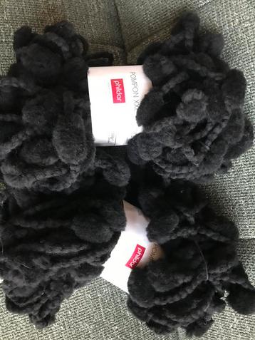 2 bollen Phildar pompon XXL zwart met echte wol! beschikbaar voor biedingen