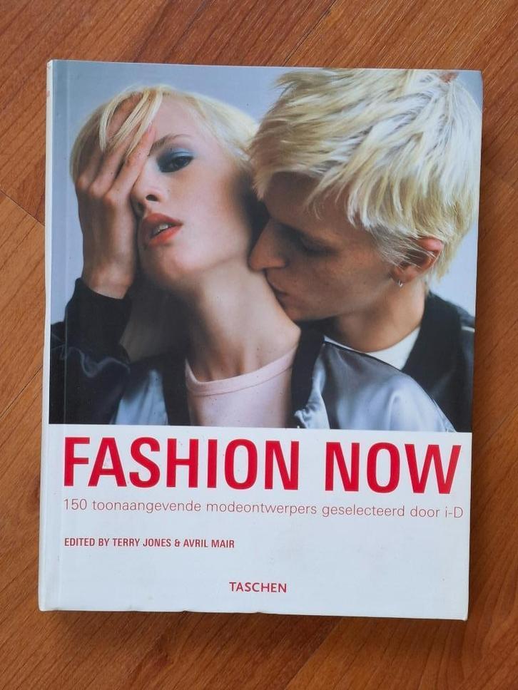 (nr.483-484) Modeboeken Fashion Now 1 en 2, Boeken, Mode, Zo goed als nieuw, Couturiers, Ophalen