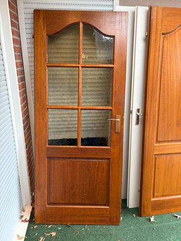 Diverse gebruikte deuren te koop beschikbaar voor biedingen