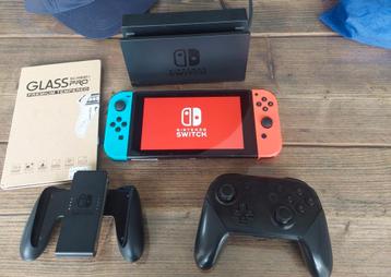 Nintendo switch, controller, oplaadstation en beschermglas beschikbaar voor biedingen