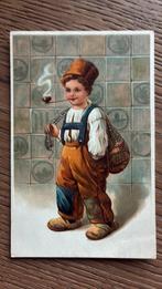 Boertje op sloffen met visnet rookt pijp. Reliëfkaart, Ophalen of Verzenden, Voor 1920, Overige thema's