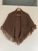 Omslagdoek stola zand/taupe kleur nieuw handgemaakt, Kleding | Dames, Truien en Vesten, Ophalen of Verzenden, Zo goed als nieuw