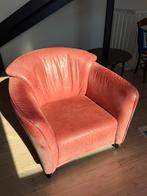 Lederen fauteuil, lichtrood met mahonie pootjes, Huis en Inrichting, Fauteuils, Ophalen, Zo goed als nieuw, 75 tot 100 cm, 50 tot 75 cm