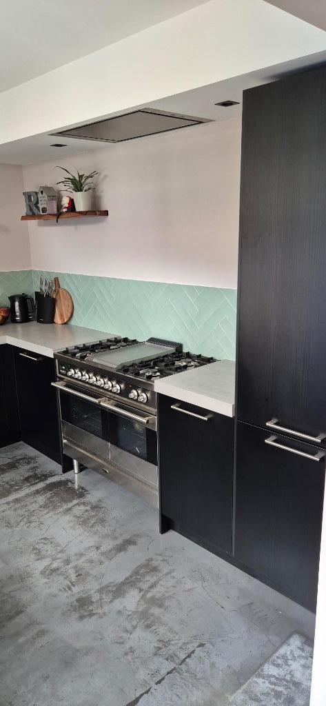 ZWARTE LUXE KEUKEN MET BORETTI FORNUIS! 350MX 220M, Huis en Inrichting, Keuken | Complete keukens, Zo goed als nieuw, Hoekkeuken