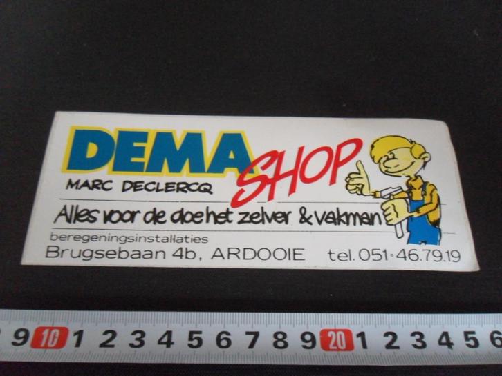 sticker België Ardooie DEMA SHOP Marc Declercq, Verzamelen, Stickers, Zo goed als nieuw, Bedrijf of Vereniging, Ophalen