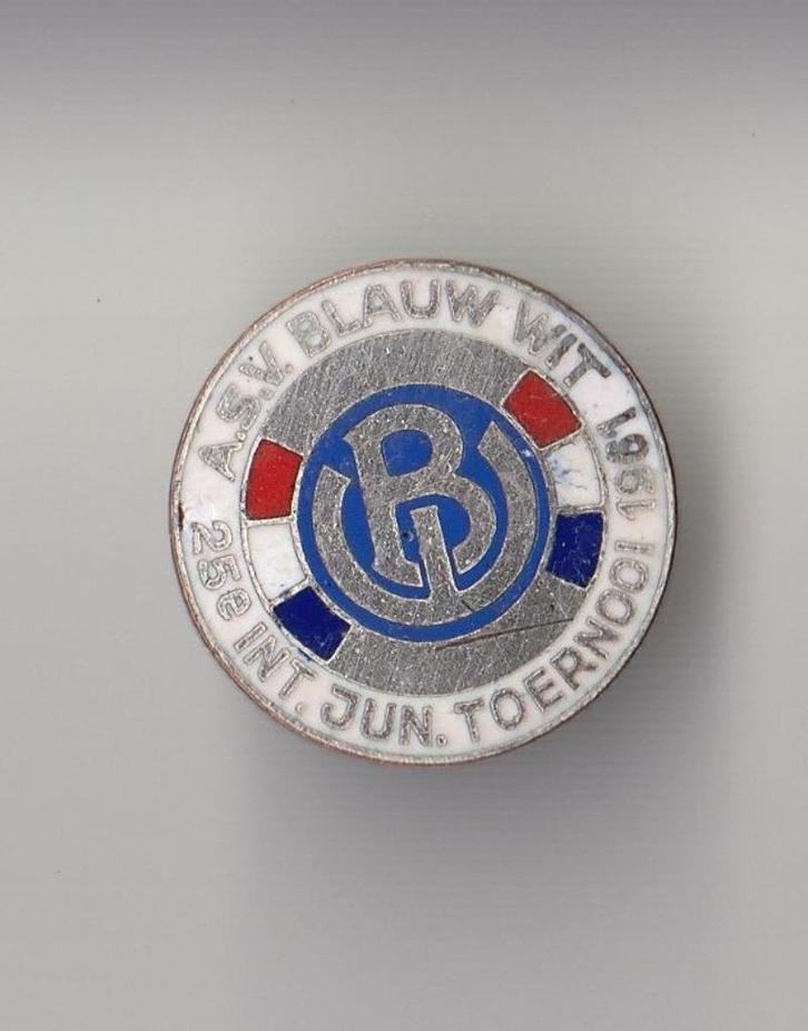 Voetbal broche ASV Blauw Wit Amsterdam, Verzamelen, Speldjes, Pins en Buttons, Gebruikt, Speldje of Pin, Overige onderwerpen, Ophalen of Verzenden