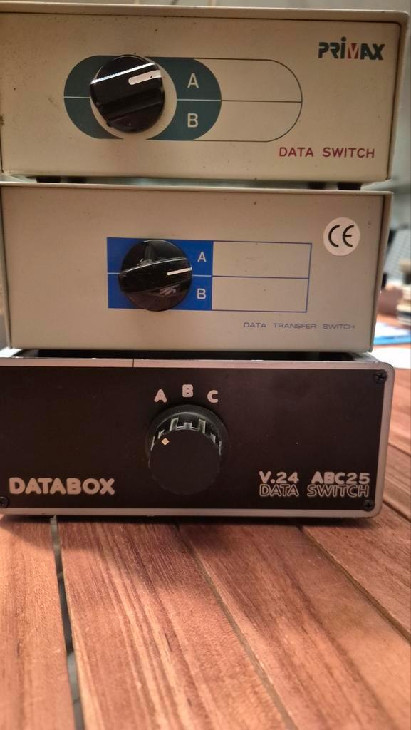 3 Data Switches - Primax, Databox, Data Transfer, Computers en Software, Netwerk switches, Gebruikt, Ophalen of Verzenden