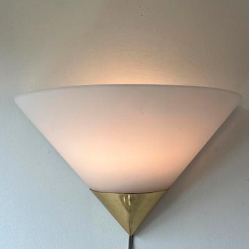 Wandlamp goud messing en matglas Glashütte Limburg beschikbaar voor biedingen