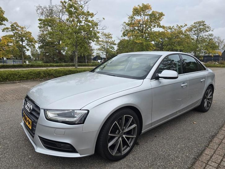 Betrouwbare Audi A4 1.8TFSI 125KW 2013 Grijs + nieuwe motor., Auto's, Audi, Particulier, A4, ABS, Adaptive Cruise Control, Airbags