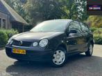 Volkswagen Polo 1.4-16V NAP NWE APK 2004 AC, Voorwielaandrijving, Gebruikt, 4 cilinders, Zwart