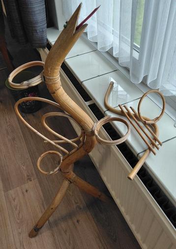 Rotan retro bloempotten houder beschikbaar voor biedingen
