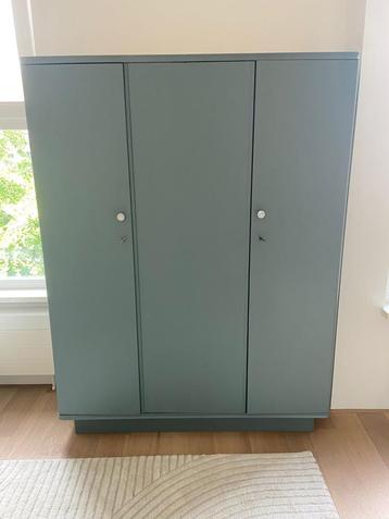grote Vintage Kledingkast | 140x180cm | lavendelblauw | hout beschikbaar voor biedingen