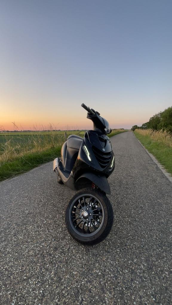 Piaggio zip 125cc brom mono voorvork skipper blok, Fietsen en Brommers, Scooters | Piaggio, Zo goed als nieuw, Zip, Benzine, Ophalen
