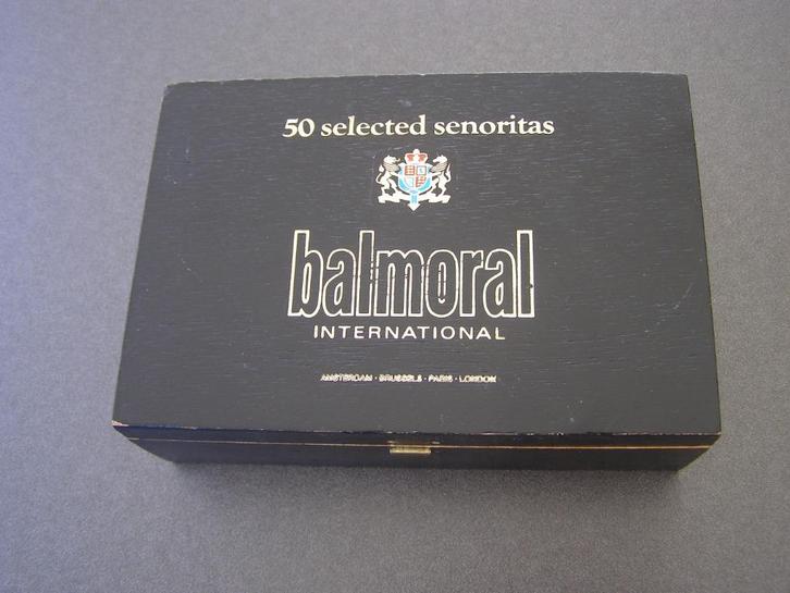 Houten Sigarendoosje / kistje BALMORAL International, Verzamelen, Rookartikelen, Aanstekers en Luciferdoosjes, Gebruikt, Tabaksdoos of Verpakking