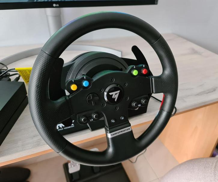 Thrustmaster TMX Pro racestuur met pedaalset, Spelcomputers en Games, Spelcomputers | Xbox | Accessoires, Zo goed als nieuw, Xbox Original