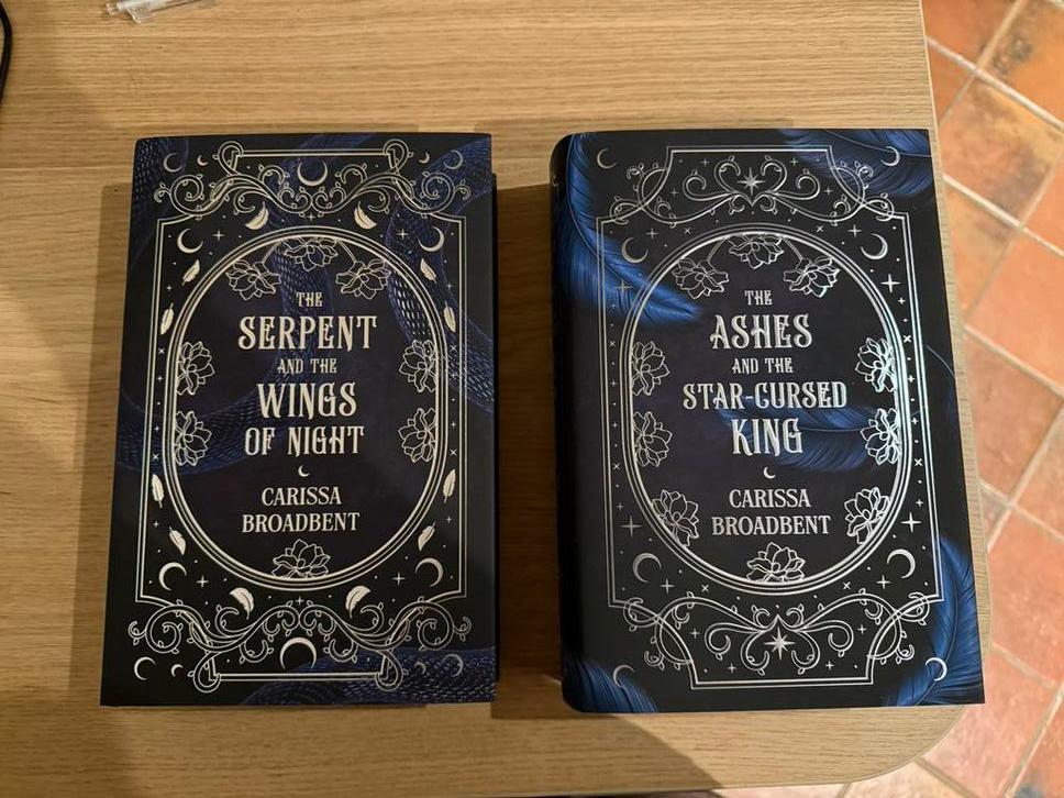 Crowns of Nyaxia Gesigneerde Exclusive Editie, Boeken, Ophalen of Verzenden, Nieuw