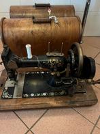 Mooie ouderwetse naaimachine met koffer, Antiek en Kunst, Antiek | Naaimachines, Ophalen of Verzenden