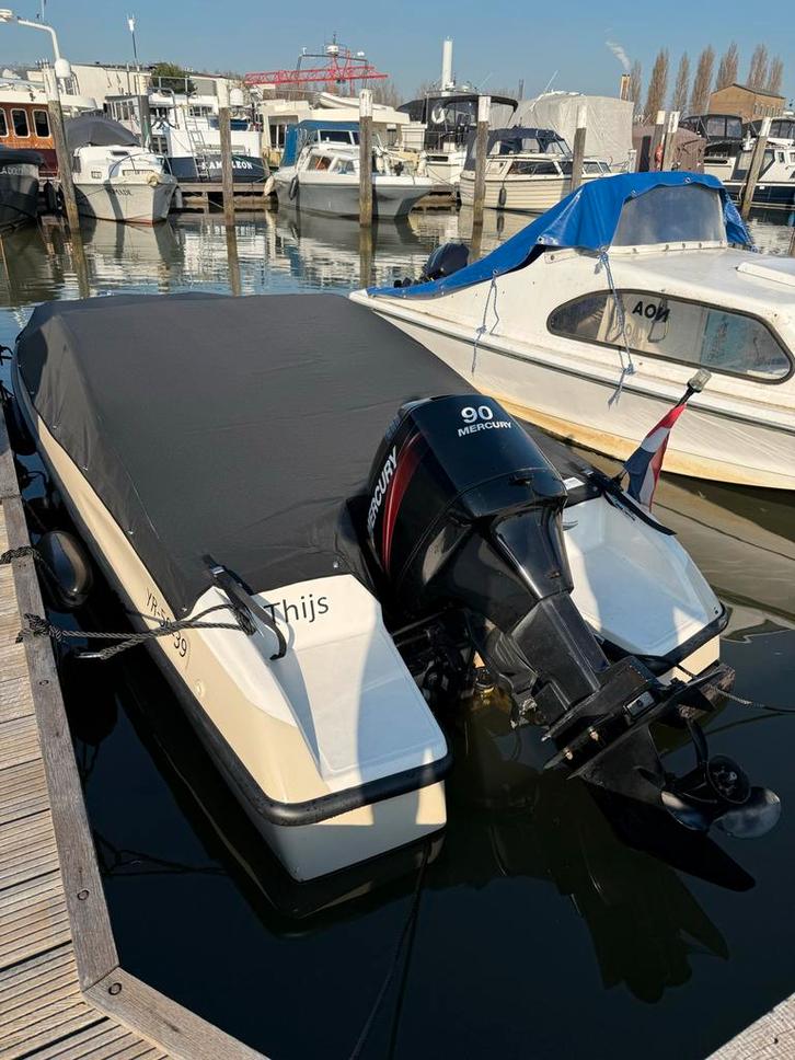 Trailer + boot 90PK Mercury, Watersport en Boten, Motorboten en Motorjachten, Gebruikt, Polyester, Tot 6 meter, Benzine, 50 pk of meer