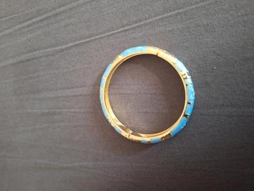 2 armbandjes  beschikbaar voor biedingen