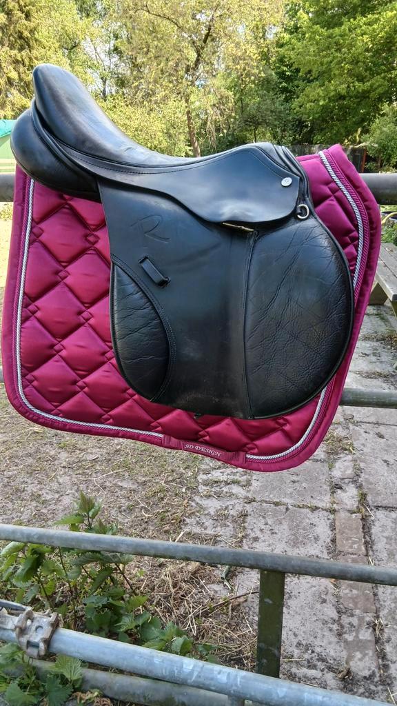 Rossner atlanta 18 springzadel en rossner bruin dressuur, Dieren en Toebehoren, Paarden en Pony's | Zadels, Gebruikt, Springen