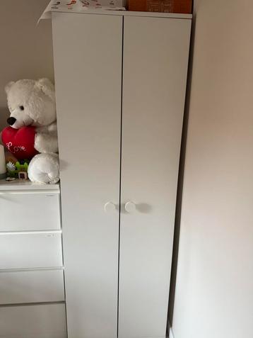 KLEDINGKAST Z.G.A.N beschikbaar voor biedingen