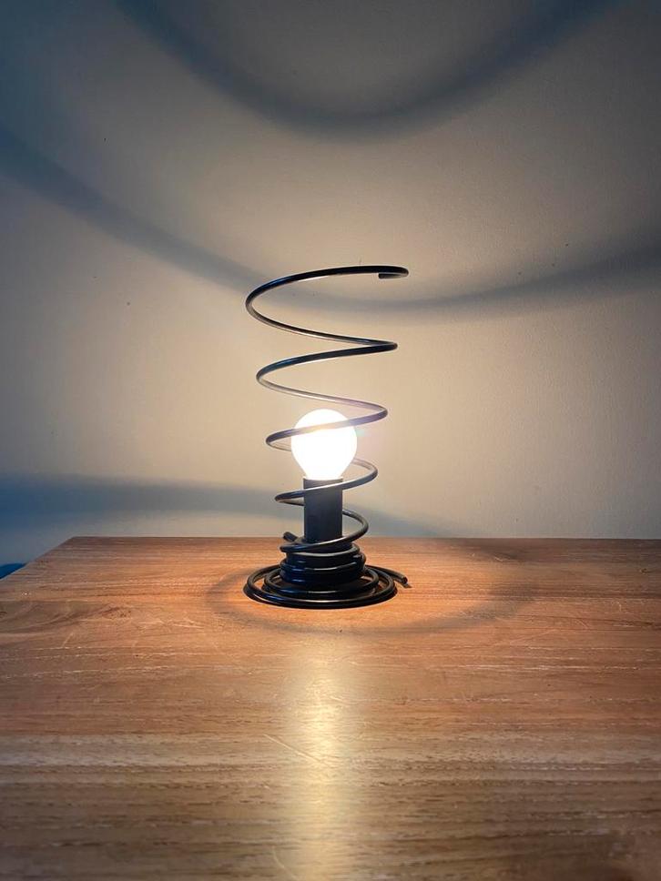 80s Spiral Tafellamp - Uniek Design, Huis en Inrichting, Lampen | Vloerlampen, Gebruikt, Minder dan 100 cm, Metaal, Ophalen of Verzenden