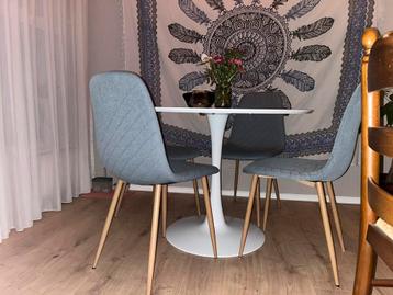 Witte ronde tafel doorsnee 120 cm beschikbaar voor biedingen