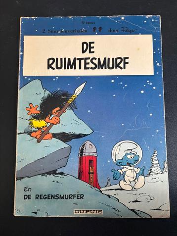 De ruimte smurf beschikbaar voor biedingen